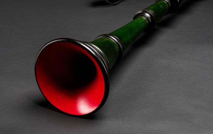 Rote Schallbecher